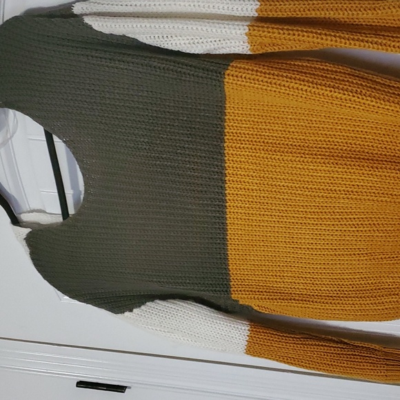 Twist Back Sweater - Picture 2 of 5